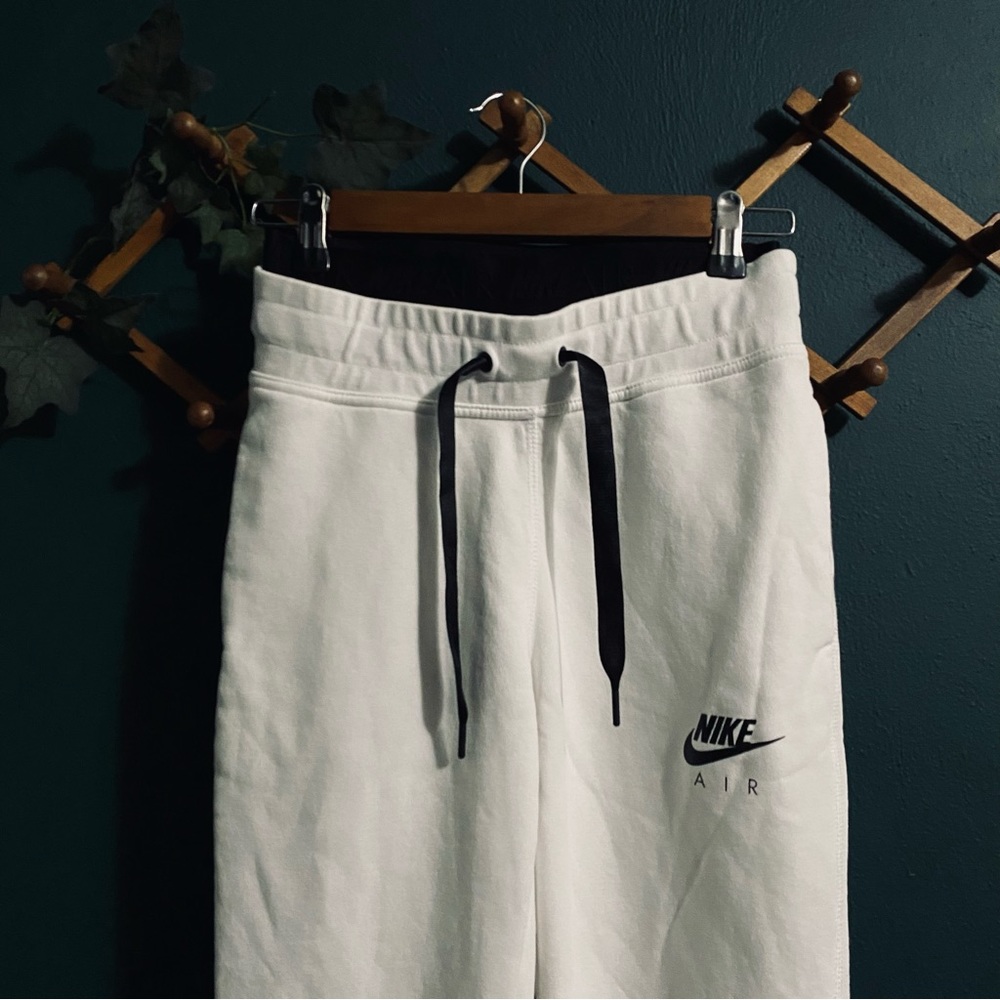 Nike | White & Black Joggers Sweatpants